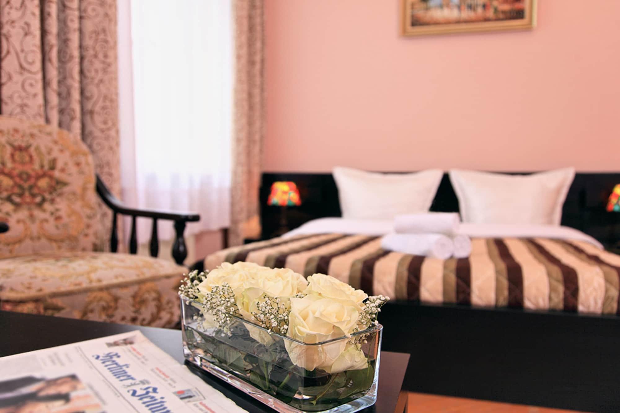 Hotel-Pension Cortina Берлин Экстерьер фото