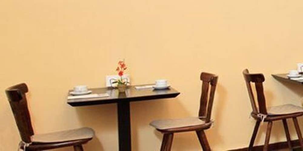Hotel-Pension Cortina Берлин Экстерьер фото