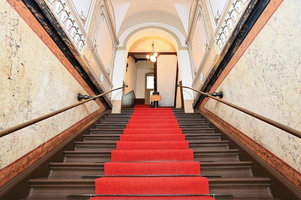 Hotel-Pension Cortina Берлин Экстерьер фото