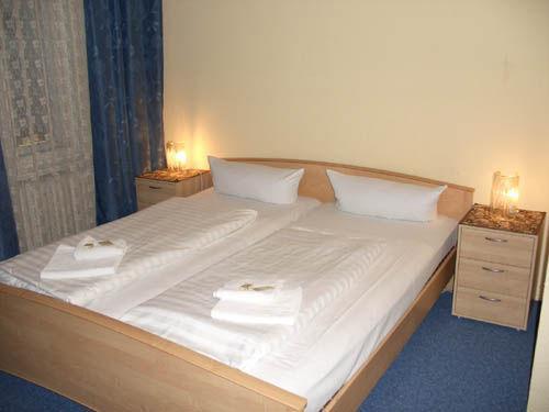 Hotel-Pension Cortina Берлин Номер фото