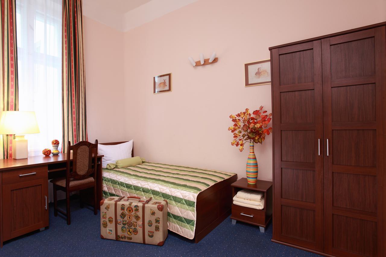 Hotel-Pension Cortina Берлин Экстерьер фото