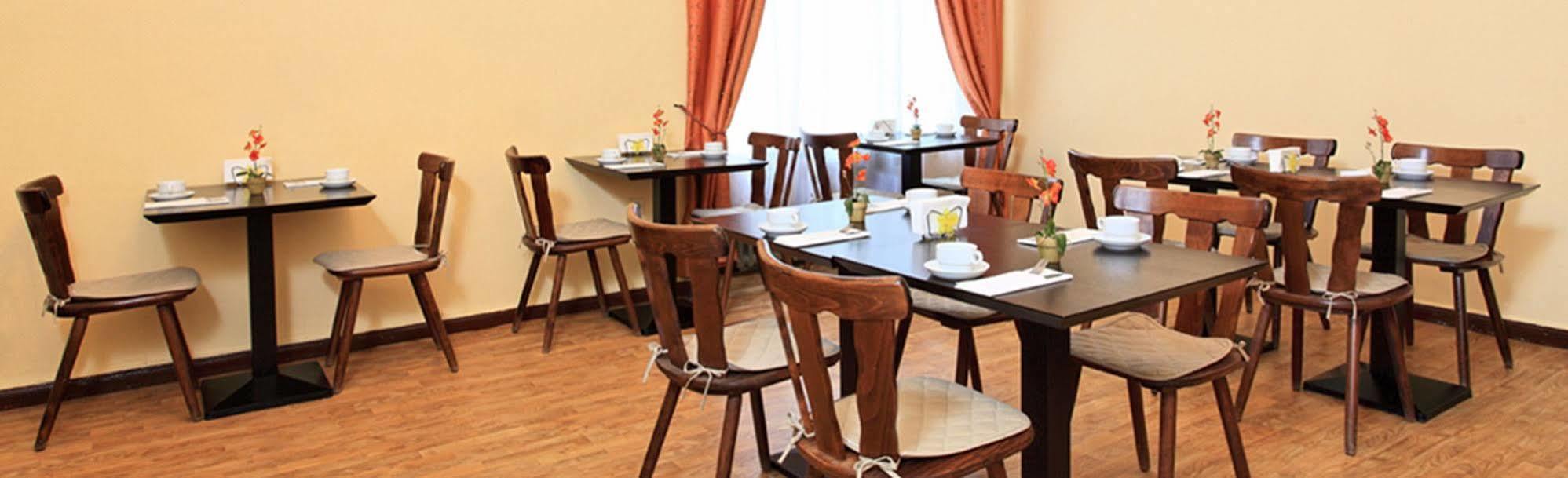 Hotel-Pension Cortina Берлин Экстерьер фото