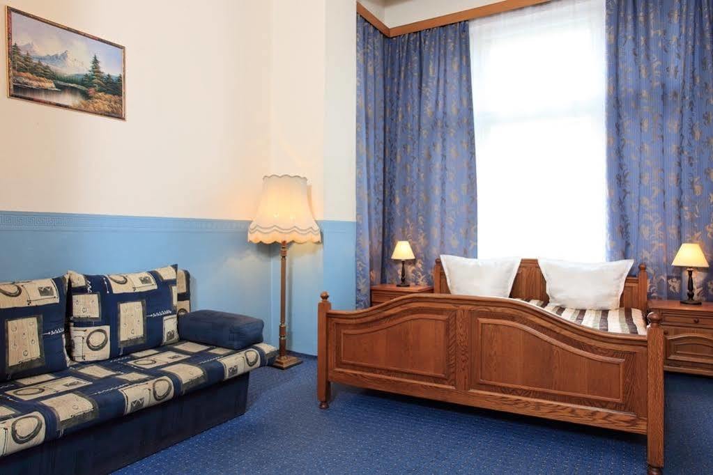 Hotel-Pension Cortina Берлин Экстерьер фото